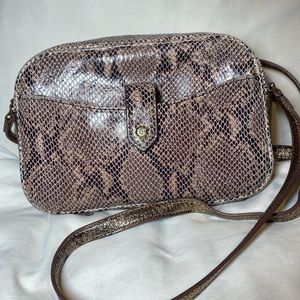 GILI Crossbody Bag